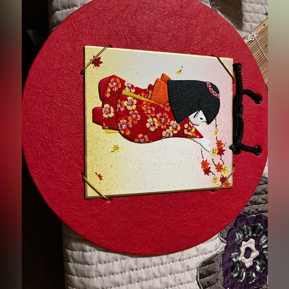 Japanese decor: 3 oragami pictures, sumo clock, welcoming cat, lantern